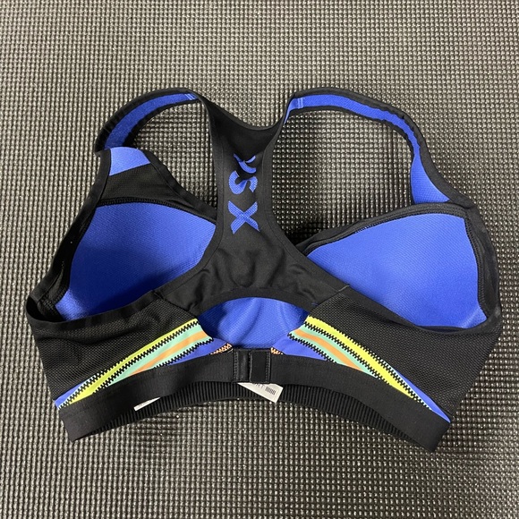 VICTORIAS SECRET SPORTS BRA 34C - Picture 2 of 3